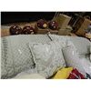 Image 1 : PILLOWS IN SHAMS (2) AND 3 CUSIONS