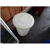 Image 1 : PLASTIC PAIL WITH LID