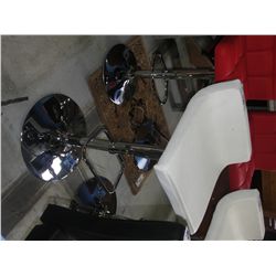 WHITE AND CHROME GAS LIFT BAR STOOL
