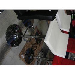 WHITE AND CHROME GAS LIFT BAR STOOL