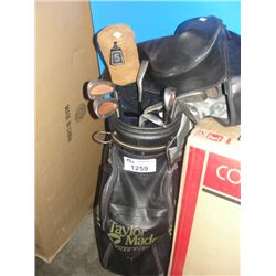 RIGHT HANDED TAYLOR MADE GOLF CLUB SET WITH BAG