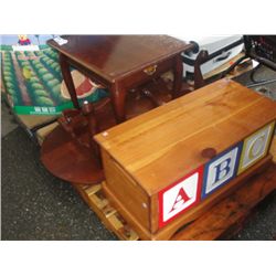 PALLET LOT OF FURNITURE; WOODEN TRUNK, 2 SMALL LIVING ROOM TABLES