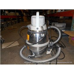 NILFISK GM80 VACUUM CLEANER