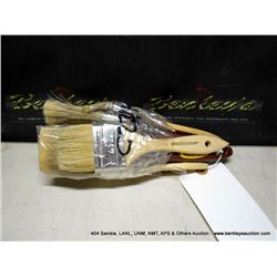 LOT: PAINT BRUSHES