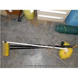 LOT: MISC CLEANING SUPPLIES (4X THE MONEY)