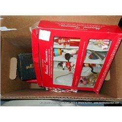 BOX: MISC CHRISTMAS DECORATIONS