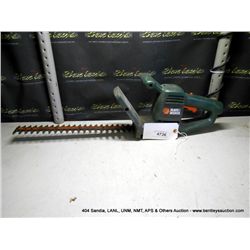 BLACK & DECKER HEDGE TRIMMER