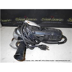 BLACK AND DECKER HEAVY DUTY 4 1/2" ANGLE GRINDER