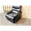 Image 2 : BLACK VINYL RECLINER - SMALL RIP