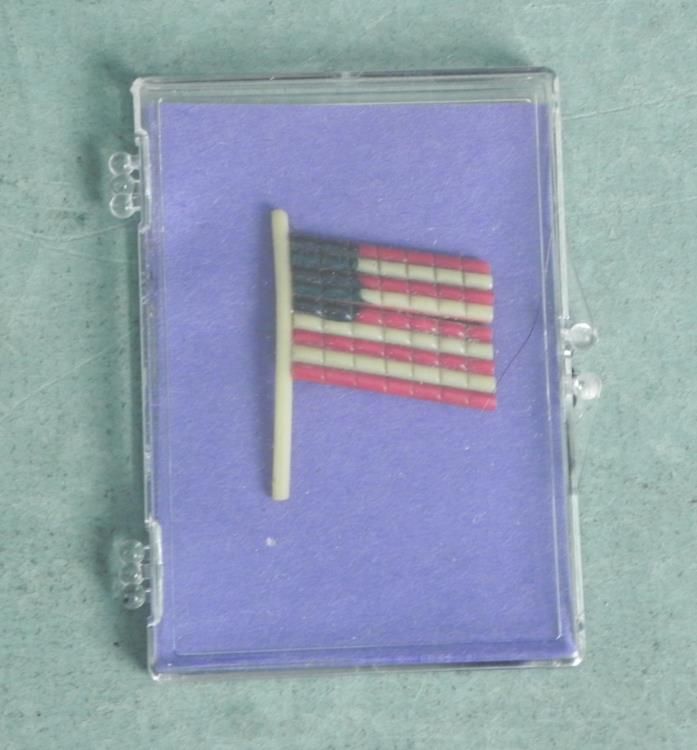 WWII US FLAG PIN
