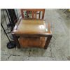 Image 2 : OAK END TABLE CONTEMPORARY GLASS TOP