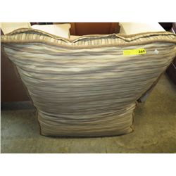 Pet bed 32" x 32"