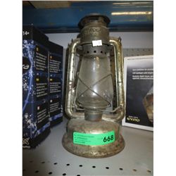 Vintage oil lamp with handle