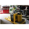 Image 2 : YALE #A896N02247Y 2700 LBS ELECTRIC RIDE ON PALLET MOVER