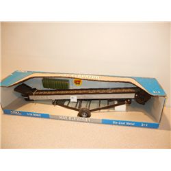 Ertl Die Cast Metal Hay Elevator 1/16th Scale