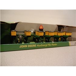 John Deere Ertl MaxEmerge Plus Planter 1/16th Scale