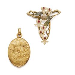 AN ART NOUVEAU GOLD, IVORY, RUBY AND ENAMEL BROOCH/PENDANT AND A GOLD LOCKET The brooch, designed...