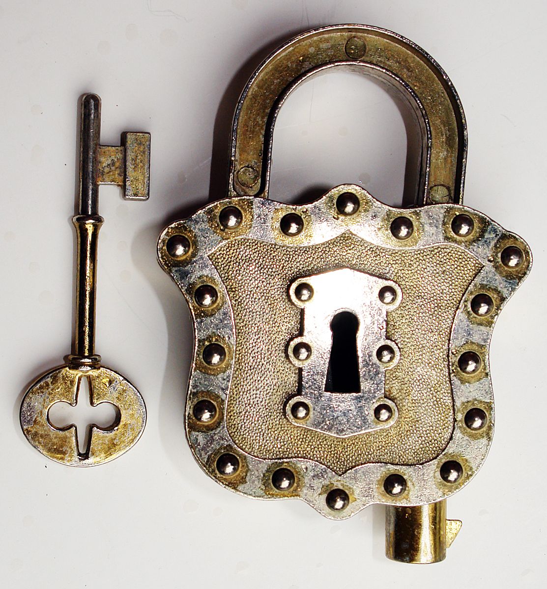 Hubley Toy Co rare padlock/hide away cap gun