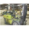 Image 7 : Clark 8000 LB Forklift