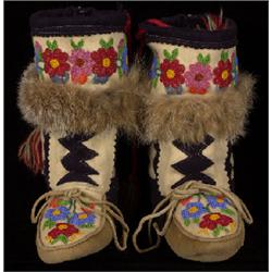 Pair of Beaded Moccasins with Floral Motif and Wool Applique and Fur Trim  Excellent Condition   …
