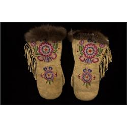 Superb Pair of Silk Embroidered Mitts  Fine Condition                                            …