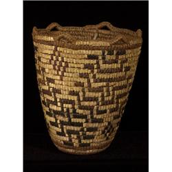 Very Fine Fully Imbricated Klikitat Child's Berry Basket ca. 1890  8 1/2" H. 7" D.  Fine Conditio…