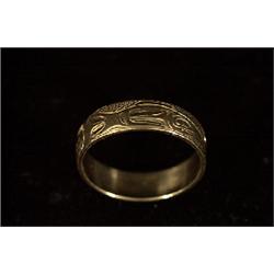 Corrine Hunt Carved 14K Gold Ring "Salmon" Motif  Excellent Condition                            …