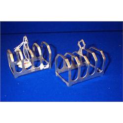 A PAIR OF SHEFFIELD SILVER BREAKFAST TOAST RACKS, with Irish import marks,, each 17.5cms., €1...