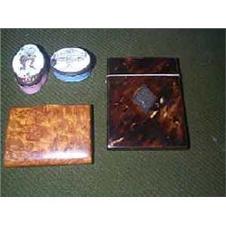 AN ENGLISH ENAMEL PILL BOX AND COVER, LATE 18th CENTURY, painted with a portrait of a woman with...
