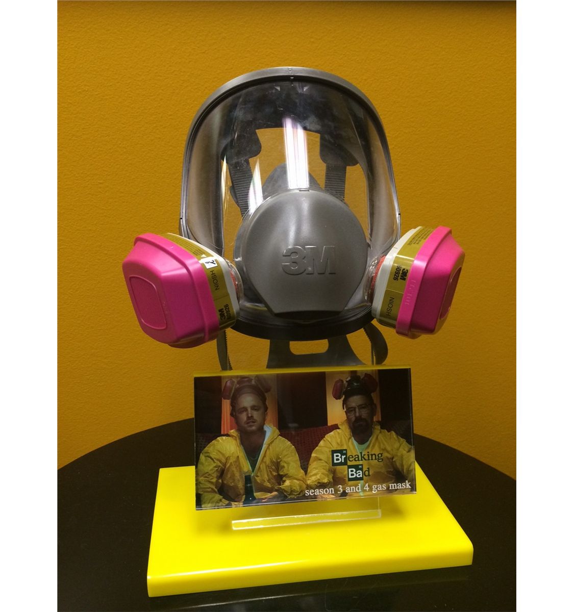 BREAKING BAD SCREEN USED JESSE GASS MASK ON VERY NICE DISPLAY