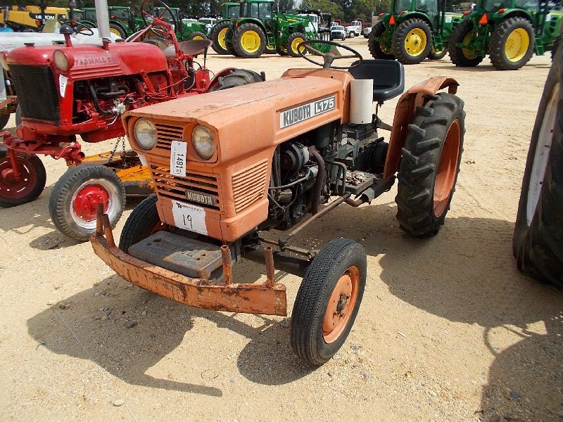 KUBOTA L175 FARM TRACTOR, S/N 10922, 3 PTH, PTO, 8.3/8-24 REAR TIRES