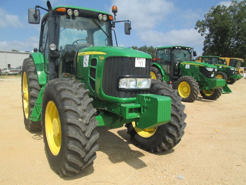 JOHN DEERE 7230 PREMIUM MFWD FARM TRACTOR, S/N 28238 (11 YR) 110 HP, 24