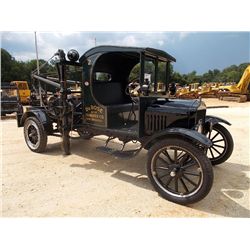 1926 FORD MODEL T WRECKER, S/N 12788442, 4 CYL GAS ENGINE, MANUAL TRANS, HOLMES 485 TWIN BOOM WRECKE
