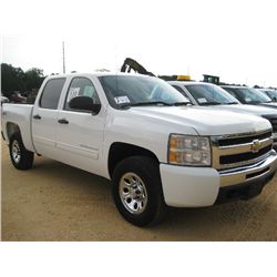 2011 CHEVROLET SILVERADO LT 4X4 CREW CAB PICKUP, S/N 3GCPKSE37BG296107, V8 GAS, A/T, ODOMETER READIN