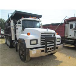 1993 MACK RD690S TRI-AXLE DUMP, S/N 1M2P264C5PM012031, 300 HP EM7 MACK ENG, 7 SPD MACK TRANS, 44K RE