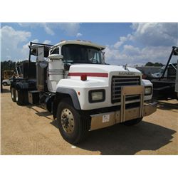1995 MACK RD690S T/A ROLL OFF, S/N 1M2P264C0SM019932, E7-300 MACK DIESEL ENG, 7 SPD TRANS, 44K REARS