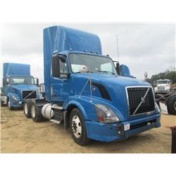 2009 VOLVO VNL T/A TRUCK TRACTOR, S/N 4V4NC9TG29N269552, 400 HP CUMMINS ISX ENG, 10 SP TRANS, 40K RE