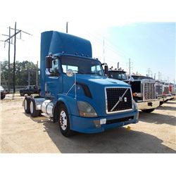 2006 VOLVO VNL T/A TRUCK TRACTOR, S/N 4V4NC9TG06N421937, CUMMINS ISX 400 HP DIESEL ENG, 10 SPD TRANS