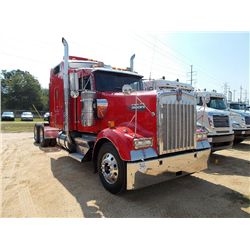 2005 KENWORTH W900 T/A TRUCK TRACTOR, S/N 1XKWD49X25J094393, CUMMINS ISX 475, 10 SPD, 40K REARS, 3.5