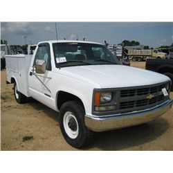 2000 CHEVROLET 2500 SERVICE TRUCK, S/N 1GBGC24R7YF499029, V8, GAS, A/T, READING SERVICE BODY, ODOMET
