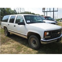 1999 CHEVROLET 2500 SUBURBAN, S/N 3GNGC26R4XG153422, V8 GAS ENGINE, A/T, ODOMETER READING 180,701 MI