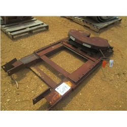 TRUCK TRACTOR FIFTH WHEEL HITCH