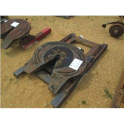 TRUCK TRACTOR FIFTH WHEEL HITCH
