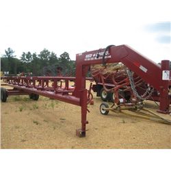RED RHINO GOOSENECK HAY HAULER