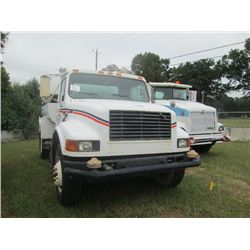 1996 INTERNATIONAL 4900 WATER TRUCK, S/N 1HTSDAAN0TH232961, IHC DIESEL ENG, 6 SPD TRANS, FRONT & REA