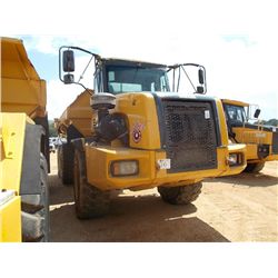 JOHN DEERE 250D ARTICULATED DUMP, S/N 201607,(05 YR) ECAB W/ AIR, TAILGATE, 23.5-25 TIRES, METER REA