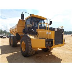 JOHN DEERE 250C ARTICULATED DUMP, S/N 200063, (2000 YR) ECAB W/ AIR, 23.5X25 TIRES, METER READING 9,