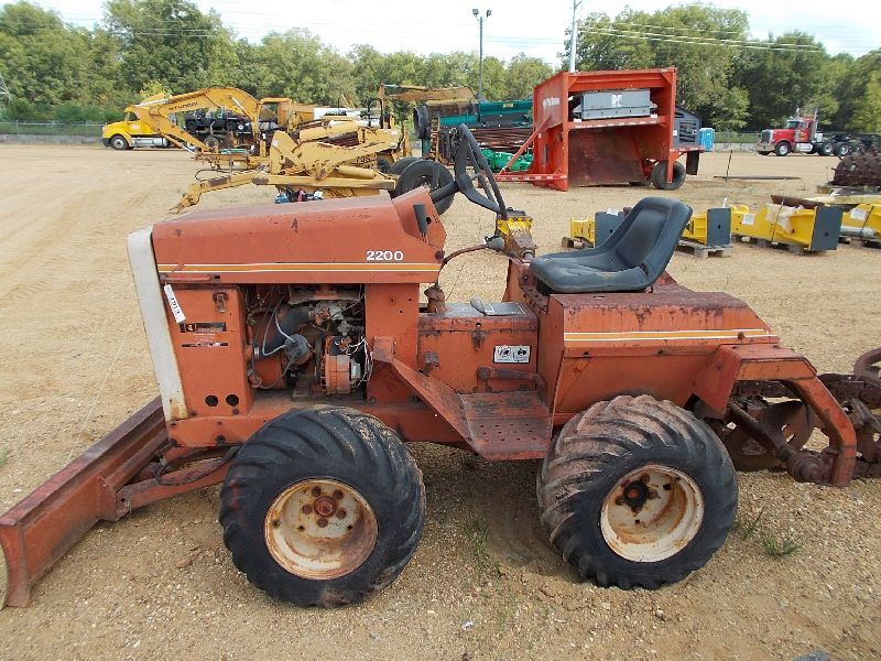 DITCH WITCH 2200 TRENCHER, S/N 242593, 5' BAR, BACKFILL BLADE, METER