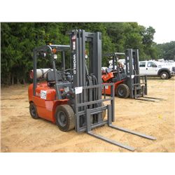 WORLD CPYD255 FORKLIFT, S/N 06111976 (06 YR) 4,000# CAPACITY, SIDE SHIFT, 3 STAGE, LP GAS, ROLL BAR