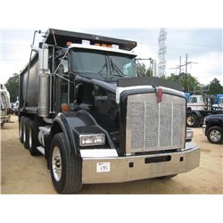 2004 KENWORTH T800 TRI-AXLE DUMP, S/N 1NKDXBTX94J397725, 475 HP CAT 3406, 8L FULLER, 46K REARS, 20K 
